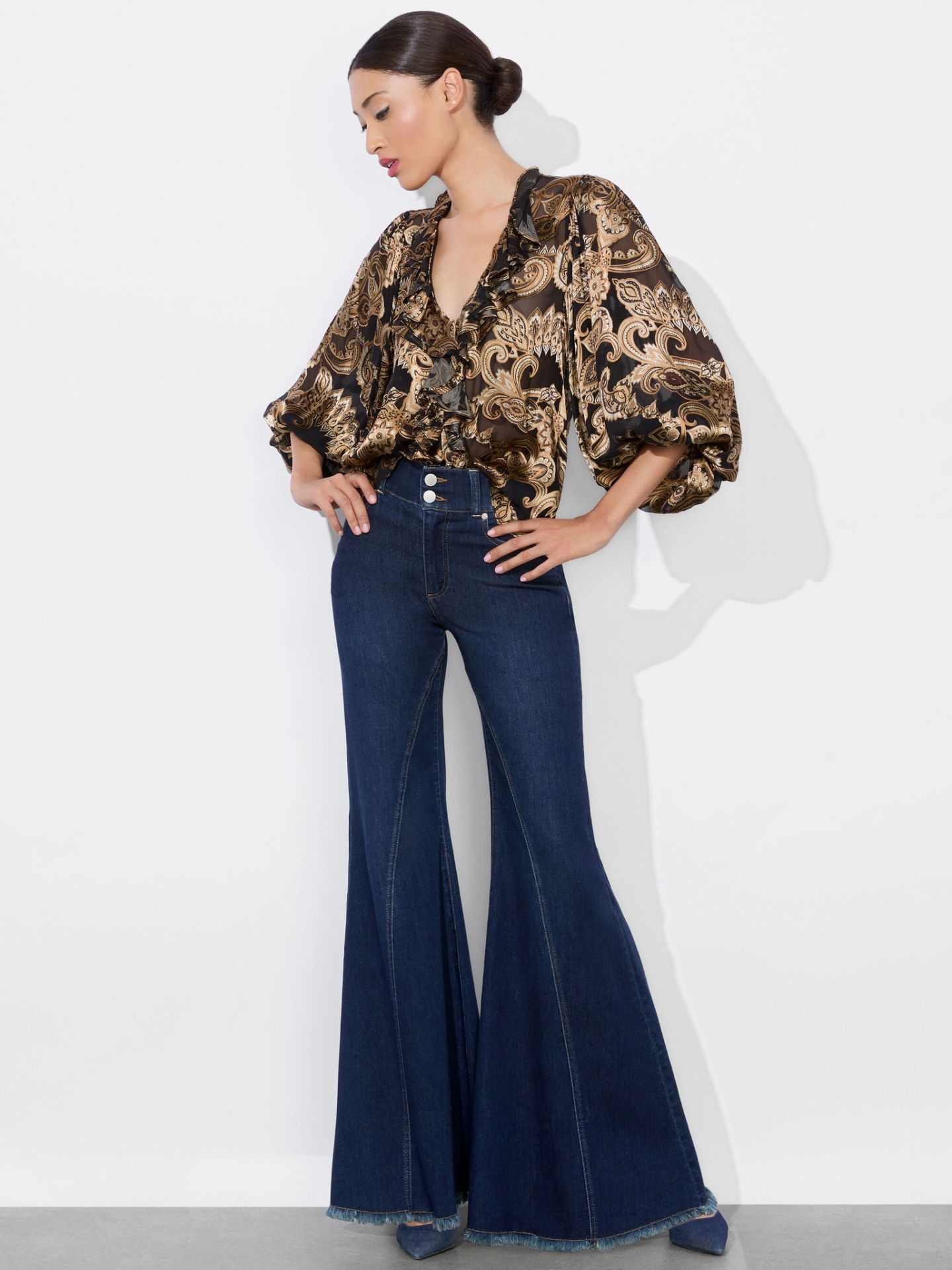 AOBJ01 Alice + Olivia Bell Bottom Jean