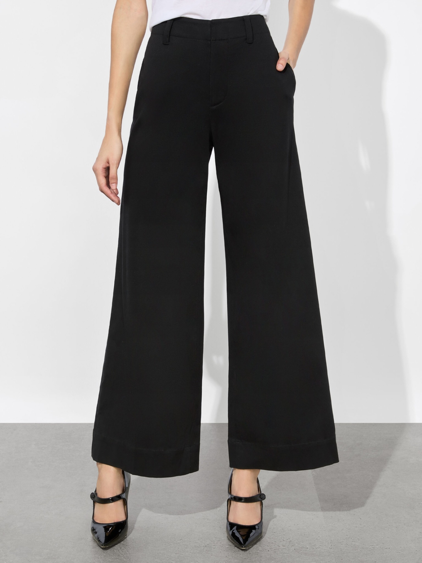 AODCCP01 Alice + Olivia Cropped Chino Pant