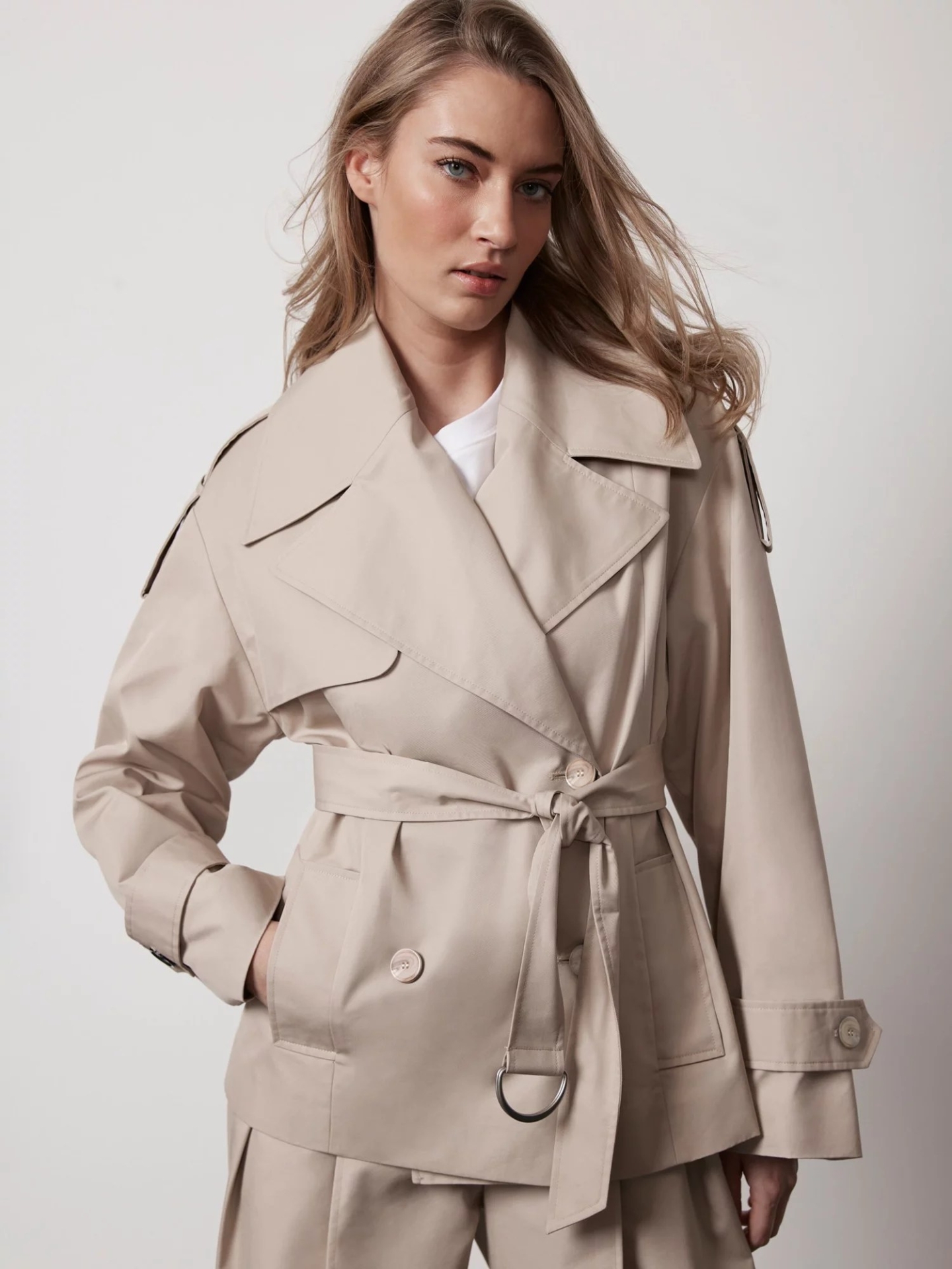 MVNSTJ01 Mint Velvet Short Trench