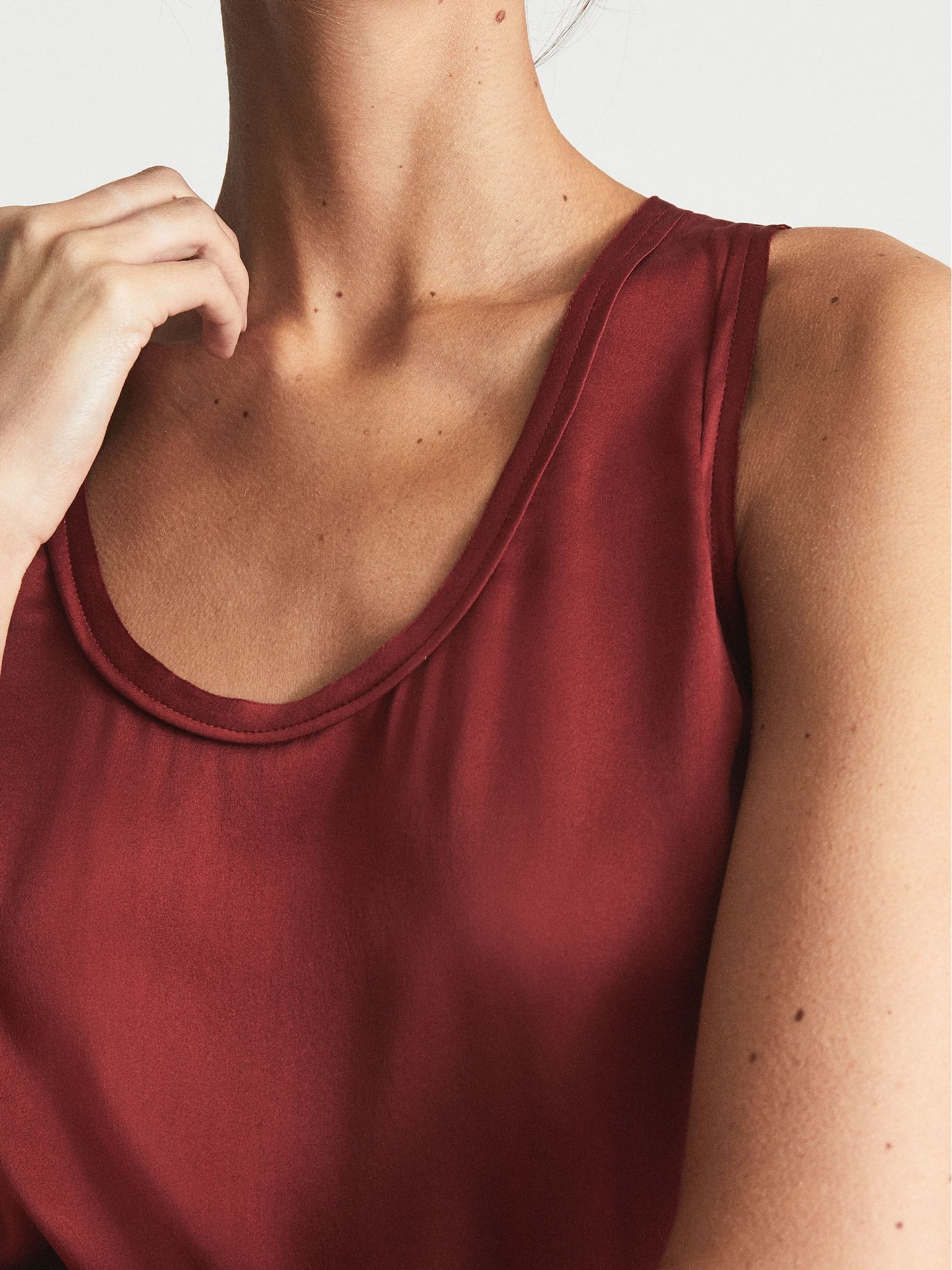 RRSFV02 Reiss Silk Front Vest
