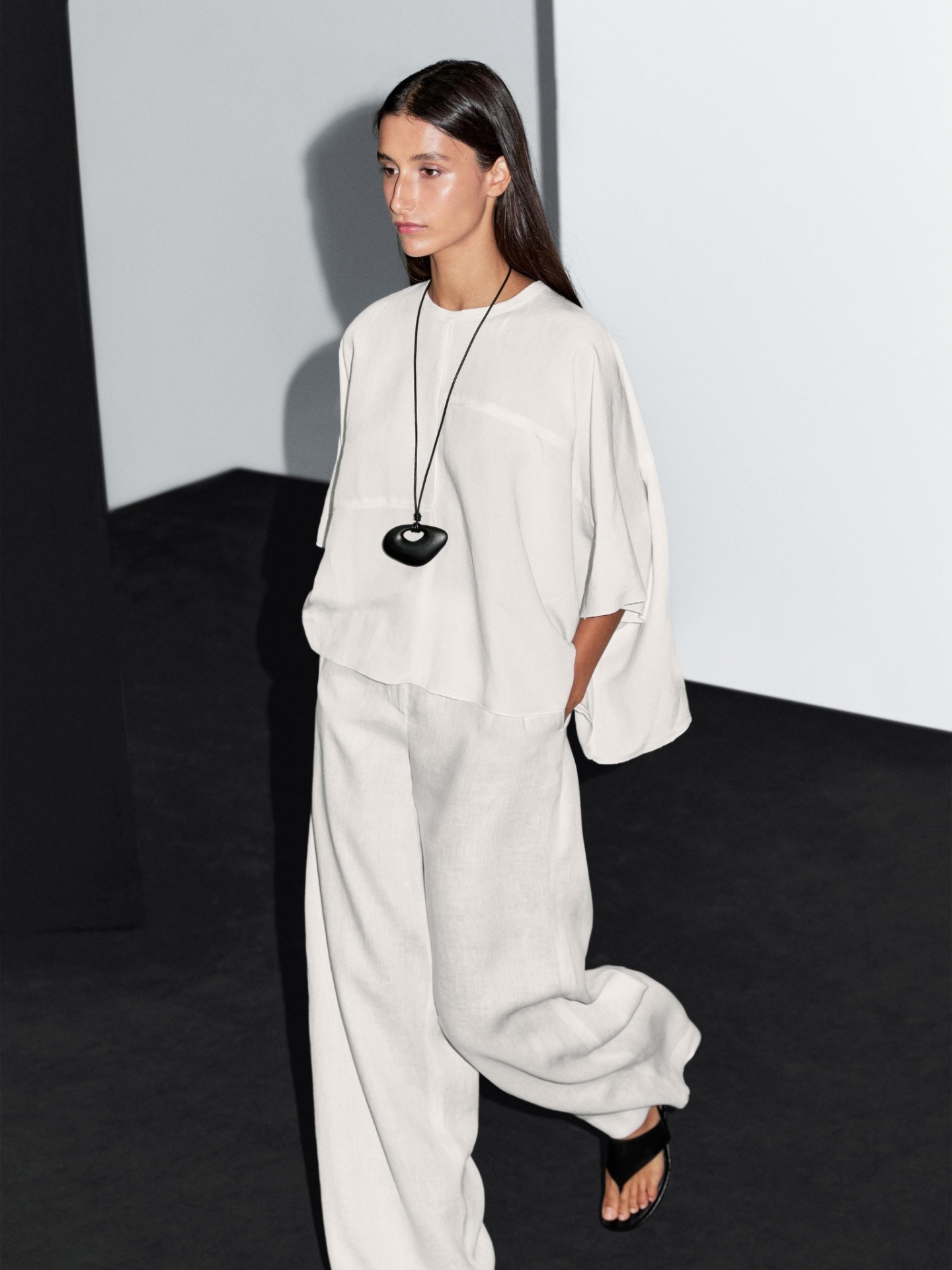 MDFLBEC01 Massimo Dutti Seam Short Cape