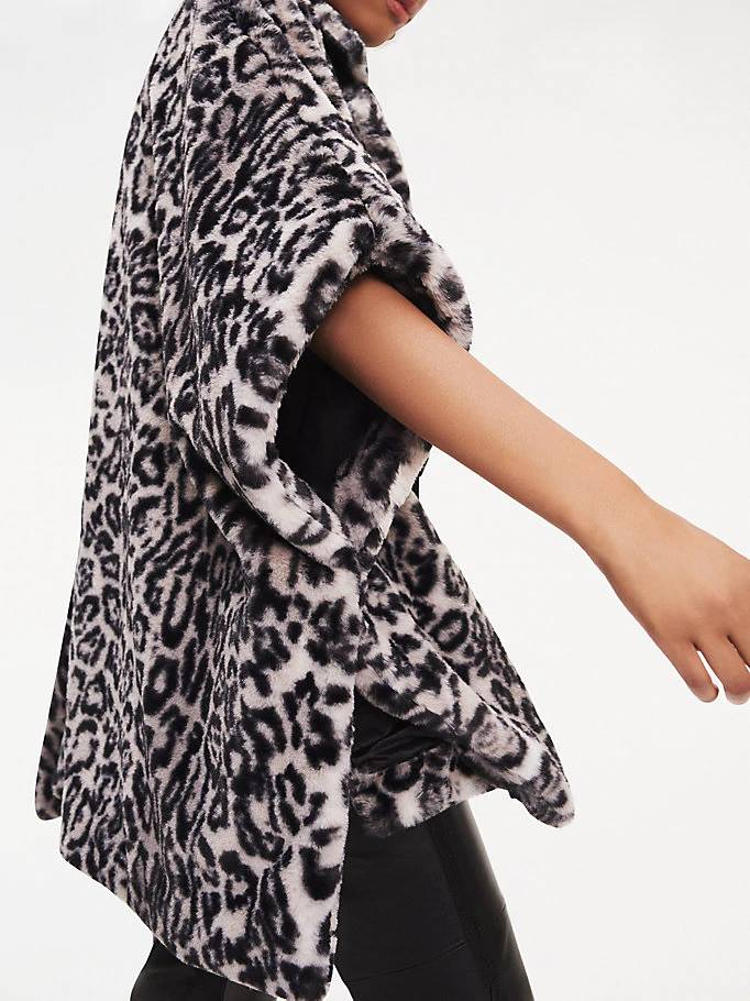 TZLPFFC01 TOMMY HILFIGER ZENDAYA LEOPARD PRINT FAUX FUR CAPE