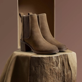 CCT01 Clarks Suede Ankle Boots